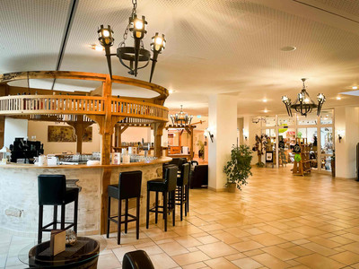 Hasseröder Burghotel in Wernigerode - Lobby mit Bar