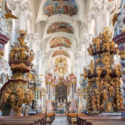 Katholische Stiftskirche St. Marien von innen im Kloster Neuzelle