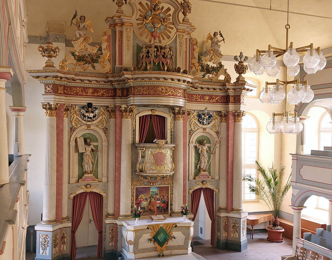 St.-Nicolai-Kirche Gifhorn_Altarwand von oben2.jpg