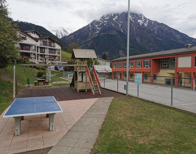 Spielplatz-Ried-Brig-Schulhaus (3).jpg
