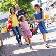 familie-shopping-hauptstrasse-willingen_c__wolfgang-detemple-tourist-info-willingen.jpg