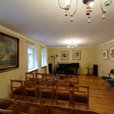 Tagungsraum Tagungsraum im Carl-Maria-von-Weber-MuseumConference room in the Carl Maria von Weber MuseumKonferenční místnost v Muzeu Carla Marii von WeberaSala konferencyjna w Muzeum Carla Marii von WeberaConferentieruimte in het Carl Maria von Weber MuseumSala conferenze del Museo Carl Maria von Weber