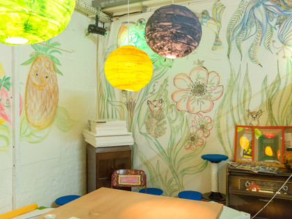 Aha_Museum-Ausstellung-2 Bemalte Wände im AusstellungsraumPainted walls in the exhibition roomMalede vægge i udstillingsrummetGeschilderde muren in de tentoonstellingsruimte