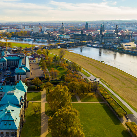 Drohnenaufnahme von Daniel Zenziper Drohnenaufnahme vom Bilderberg Bellevue Hotel DresdenDrone shot of the Bilderberg Bellevue Hotel Dresden
