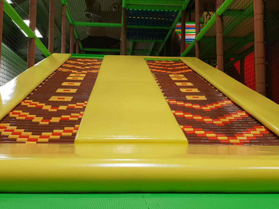 Indoorspielplatz Känguroom - Rollenrutsche