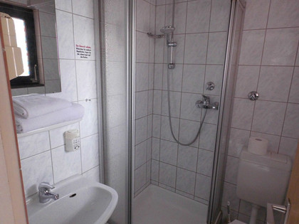 Duschkabine im Hotel Kreye in Salzgitter-Bruchmachtersen