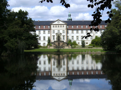 Schloss Ringelheim mit Teich Camera