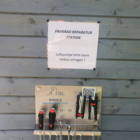 Fahrrad-Servicestation an der Löwenburg in Herchen