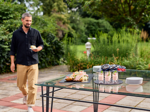 Coffee break in the outdoor area Kaffeepause im AußenbereichCoffee break in the outdoor areaPřestávka na kávu ve venkovním prostoruPrzerwa na kawę na świeżym powietrzuKoffiepauze in de buitenruimtePausa caffè nell'area esterna