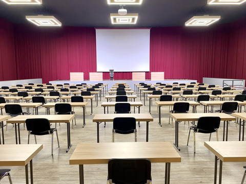 Middle hall of the LUXOR Chemnitz with individual seating Mittlerer Saal des LUXOR Chemnitz mit Einzelbestuhlung