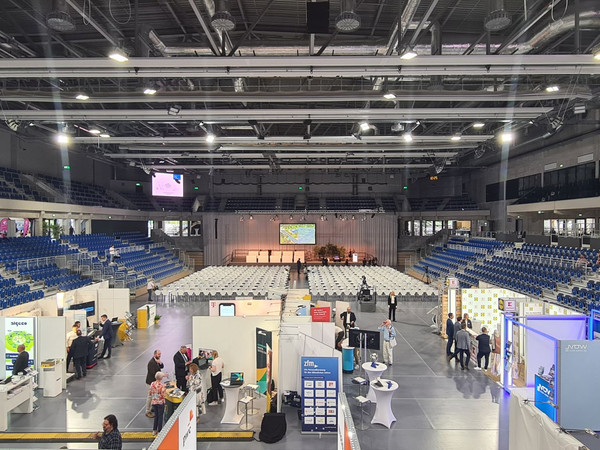 SNP dome_Innenansicht.jpg