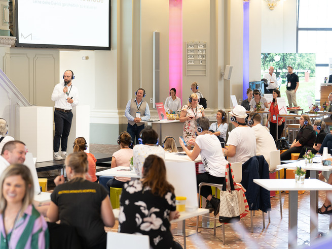 Meet Germany Summit Berlin 2022 Gespräche beim Meet Germany Summit Berlin 2022Conversations at the Meet Germany Summit Berlin 2022