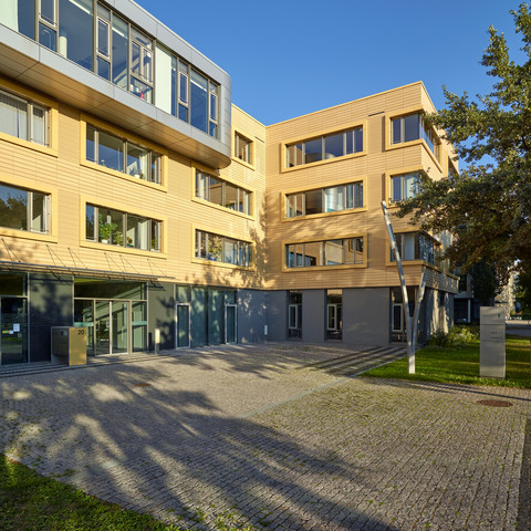 Hausansicht Hausansicht der Sächsischen LandesärztekammerView of the Saxon State Medical Association buildingPohled na dům Saského zemského lékařského svazuWidok domu Saksońskiego Krajowego Stowarzyszenia MedycznegoHuisaanzicht van de Saxon State Medical AssociationVista della casa dell'Associazione Medica Statale Sassone
