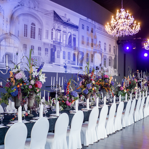 Tafel im Kurländer Palais Tafel im Kurländer PalaisTable in the Kurländer PalaisStůl v Kurländerském paláciStół w Pałacu KurländerówTafel in het Kurländer PalaisTavolo nel Palazzo Kurländer