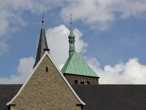 Vreden-kerktoren-kerk-toren-blauwe-lucht-wolken-©Heike.jpgVreden-kerktoren-kerk-toren-blauwe-lucht-wolken-©Heike.jpg