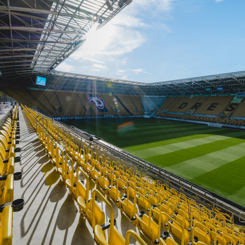 Terrasse des Rudolf Harbig Stadions Terrasse des Rudolf Harbig StadionsTerrace of the Rudolf Harbig StadiumTerasa stadionu Rudolfa HarbigaTaras stadionu Rudolfa HarbigaTerras van het Rudolf Harbig StadionTerrazza dello stadio Rudolf Harbig