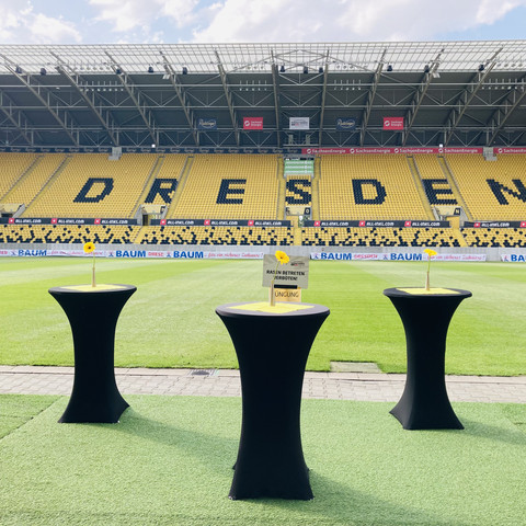 Tribüne Tribüne im Rudolf Harbig StadionGrandstand at Rudolf Harbig StadiumTribuna na stadionu Rudolfa HarbigaTrybuny na stadionie Rudolfa HarbigaTribune in het Rudolf Harbig StadionTribuna dello stadio Rudolf Harbig