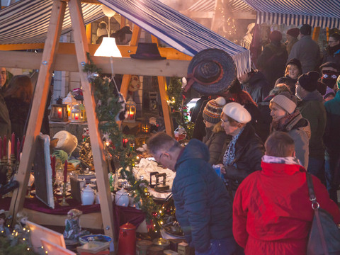 Viktorianischer Weihnachtsmarkt Viktorianischer WeihnachtsmarktVictorian Christmas marketViktoriánský vánoční trhWiktoriański jarmark bożonarodzeniowyVictoriaanse kerstmarktMercatino di Natale vittoriano
