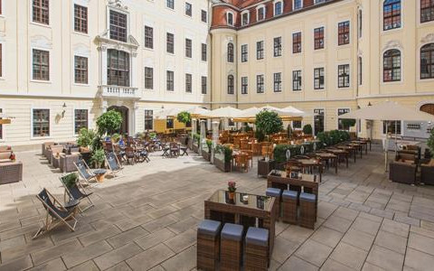 Innenhof Innenhof des Hotel Taschenbergpalais Kempinski DresdenInner courtyard of the Hotel Taschenbergpalais Kempinski Dresden