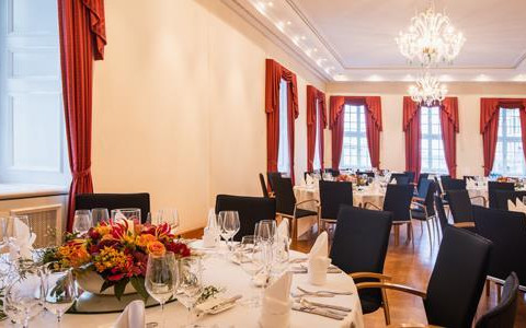 Dinner Dinner im Hotel Taschenbergpalais Kempinski DresdenDinner at the Hotel Taschenbergpalais Kempinski Dresden