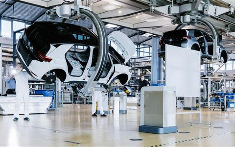 The Transparent Factory Die Gläserne Manufaktur FertigungThe Transparent Factory Production