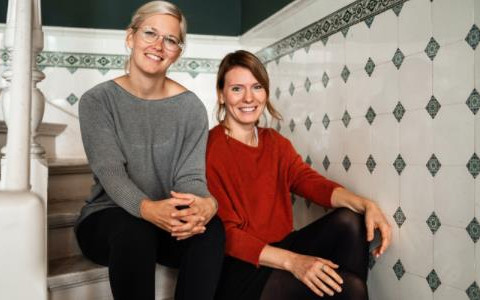 Expertinnen für das gute Leben Die Psychotherapeutin Andrea Horn und die Kulturwissenschaftlerin Saskia RudolphPsychotherapist Andrea Horn and cultural scientist Saskia Rudolph