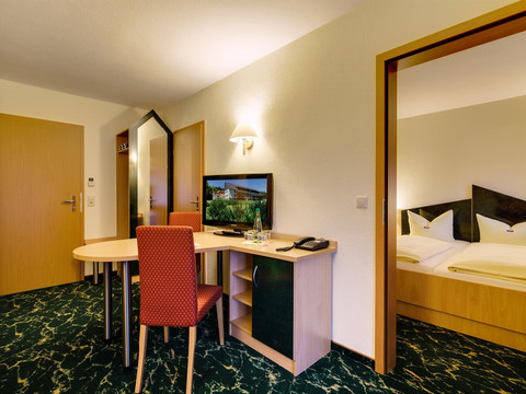 Familienzimmer Schreibtisch