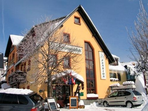 Hausansicht im Winter