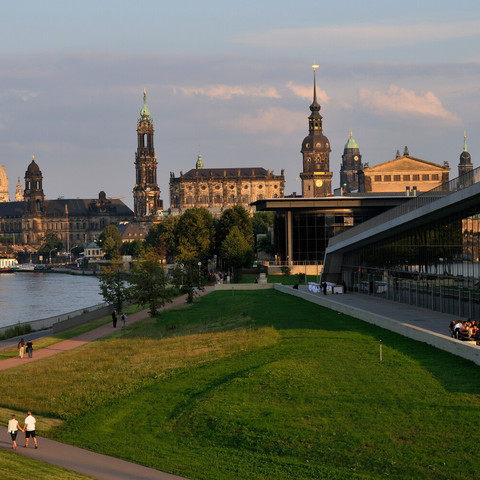 Internationales Congress Center mit Blick auf die Altstadt. Internationales Congress Center mit Blick auf die Altstadt.International Congress Centre with a view of the old town.