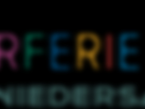 Logo des Kinderferienland Niedersachsen in bunten Buchstaben, darunter "Niedersachsen" in Grün.