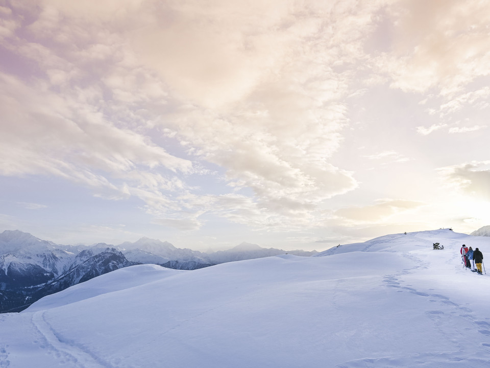 Schneeschuhwanderung bei Vollmond - Skischule Riederalp Schneeschuhwanderung bei Vollmond - Skischule Riederalp