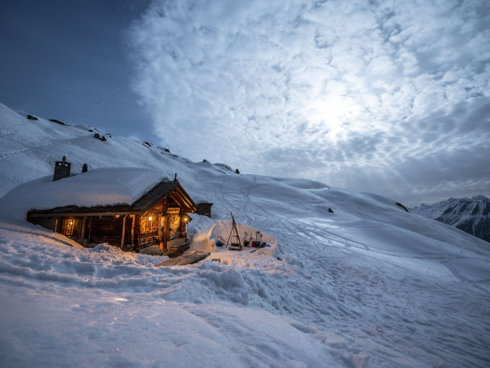 Schneeschuhwanderung bei Vollmond - Skischule Riederalp Schneeschuhwanderung bei Vollmond - Skischule Riederalp