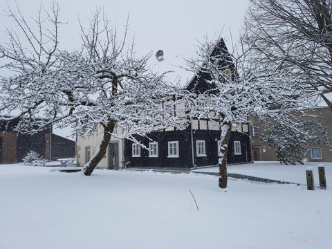 Haus im Winter-