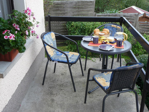 Terrasse mit Sitzmöglichkeiten