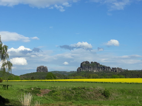 Blick von Ostrau zu den Schrammsteinen