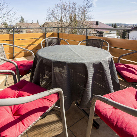 Balkon mit Sitzgelegenheit