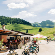 Hôtel de Montagne Wiriehorn vue extérieure été Berghotel Wiriehorn Aussenansicht SommerMountain Hotel Wiriehorn exterior view summerHôtel de Montagne Wiriehorn vue extérieure été