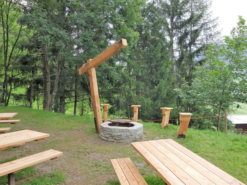 Öffentliche Feuerstelle Lax