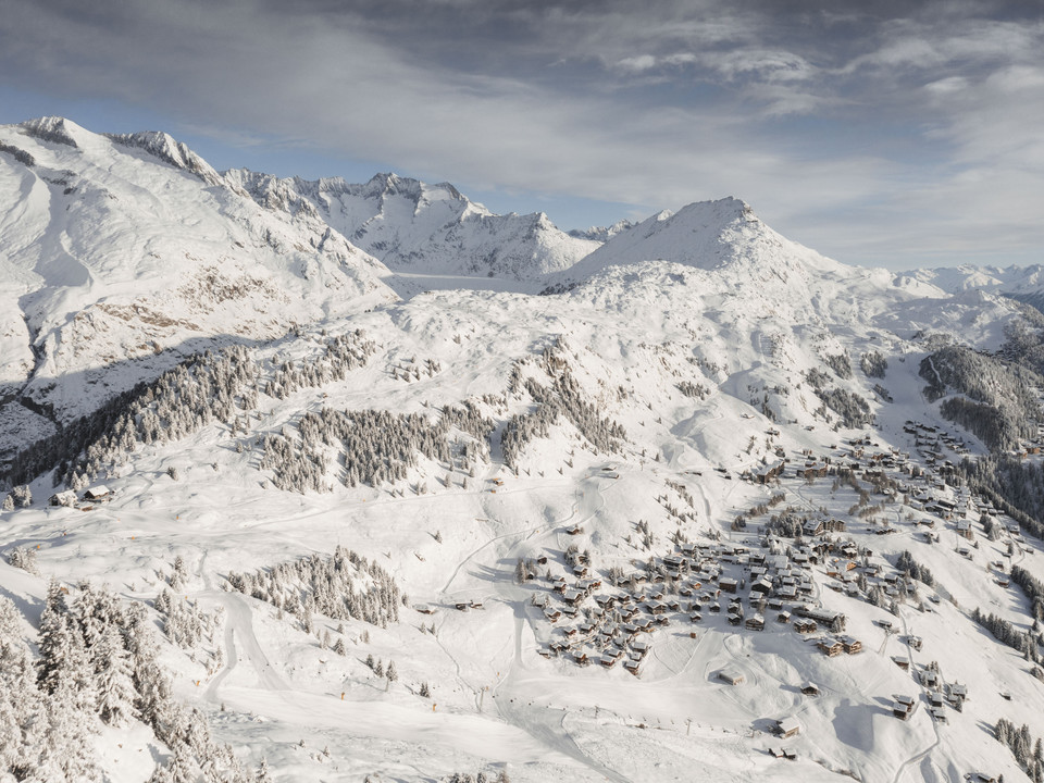 drohnenaufnahmen-aletsch-arena-dennis-brunner-01.jpg Winterstimmung in der Aletsch Arena