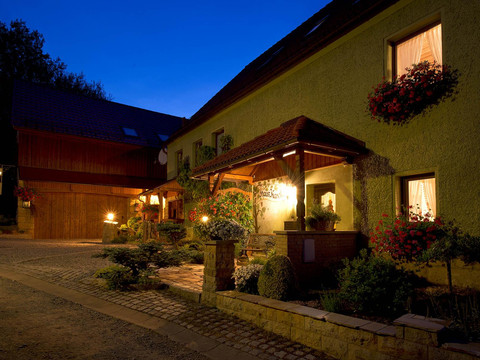 Haus Karola bei Dämmerung