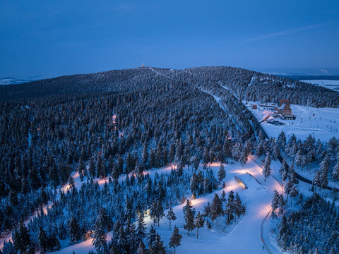 Skilanglauf in der Sparkassen Skiarena Oberwiesenthal - Nachtloipe - Blick zum Fichtelberg
