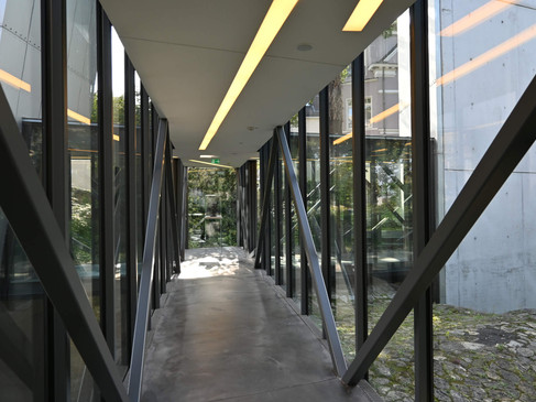 MQ4 - Felix Nussbaum Haus Gang im Felix Nussbaum Haus, MQ4 MQ4 - Felix Nussbaum Haus MQ4 - Felix Nussbaum Haus Korridor i Felix Nussbaum Haus, MQ4