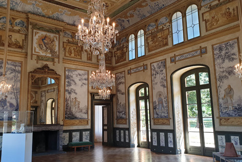 Pillnitz Museum of Decorative Arts: Mountain Palace Main Hall Kunstgewerbemuseum Pillnitz: Bergpalais HauptsaalPillnitz Museum of Decorative Arts: Mountain Palace Main Hall