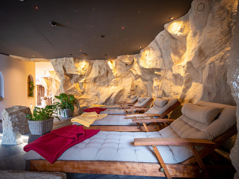 Wellnessoase- Ruheraum mit Liegen