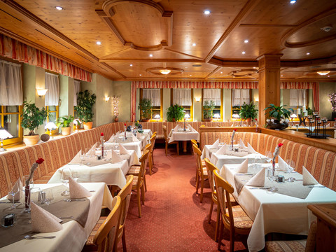 viele Sitzplätze im Restaurant