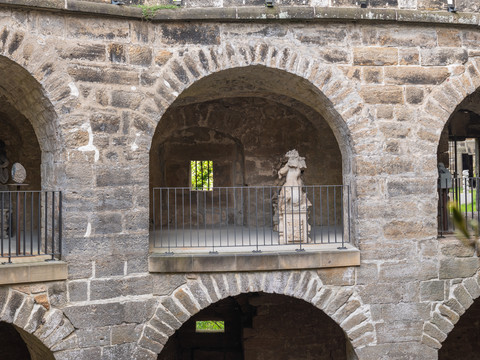 Schloss Sonnenstein Ausstellung Skulpturensommer