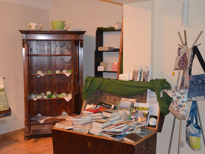 Bücherschrank im Osterlinder Landcafé