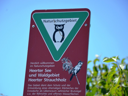 Hinweisschild zum Naturschutzgebiet Heerter See