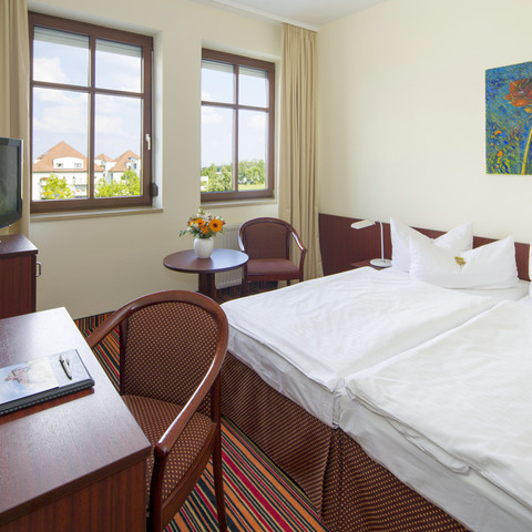 Double room Doppelzimmer im Kim Hotel DresdenDouble room at the Kim Hotel DresdenDvoulůžkový pokoj v Kim Hotel DresdenPokój dwuosobowy w Kim Hotel DresdenTweepersoonskamer in het Kim Hotel DresdenCamera doppia al Kim Hotel Dresden