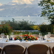 gartentereasse-seepark-thun-tisch-dekor-aussicht-thunersee.jpg